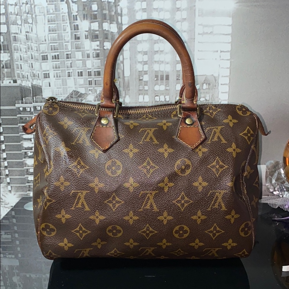 Authentic Louis Vuitton Monogram Speedy  25 Bag